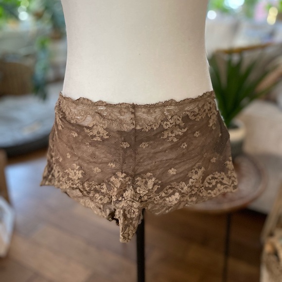 Lace Bralette and Shorts Set - Brown - Picture 3 of 11